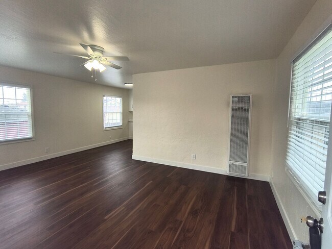 Foto del edificio - Newly Remodeled Spacious 1BD/1BTH Located In Hayward Near Mission Blvd!!!