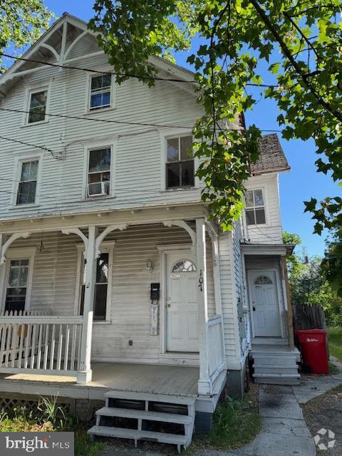 Building Photo - 107 Oak St