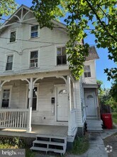 Building Photo - 107 Oak St