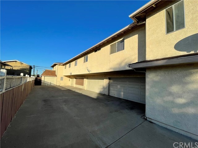 Foto del edificio - 7027 Pickering Ave