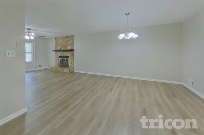 Building Photo - 3735 Linwood Way