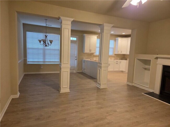 Foto del edificio - 2613 Pierce Brennen Ct NE
