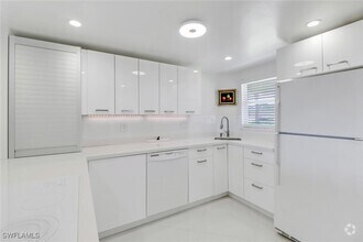 Building Photo - 9 High Point Cir N
