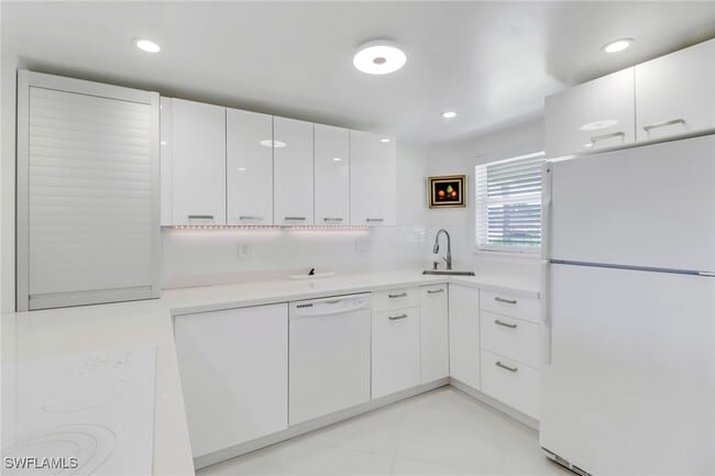 Building Photo - 9 High Point Cir N