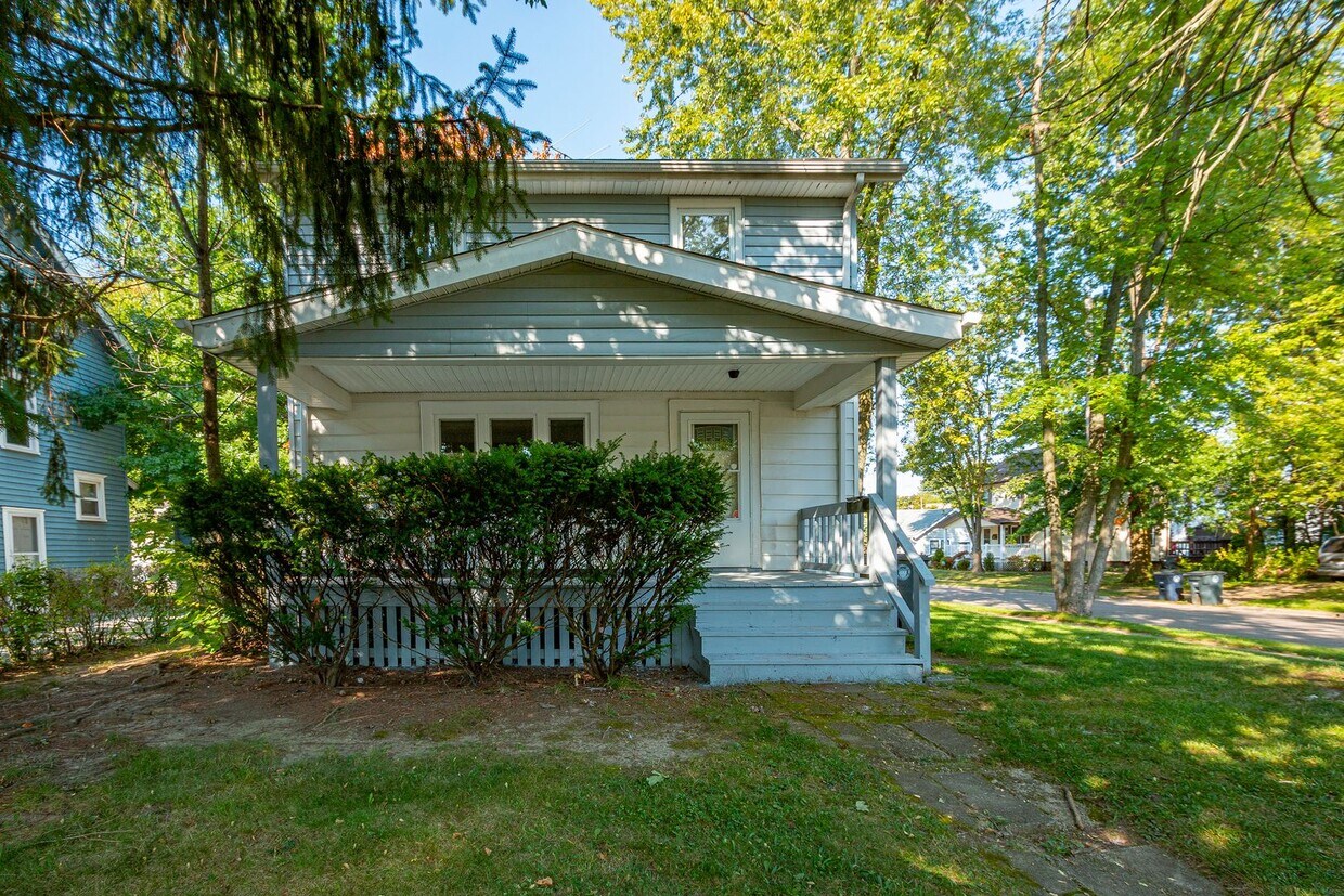 Primary Photo - 1190 DIETZ AVE, AKRON 44301