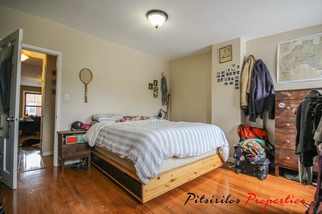 Foto del edificio - 251 Grand St