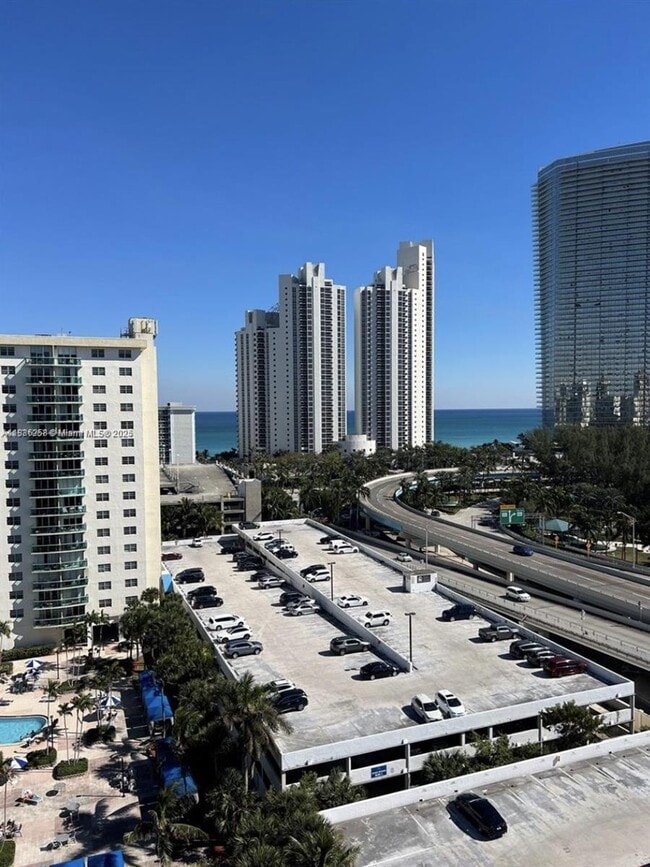 Foto del edificio - 19380 Collins Ave