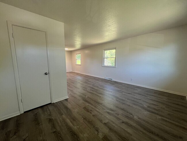 Building Photo - 2401-2403-2403 Calico Ln