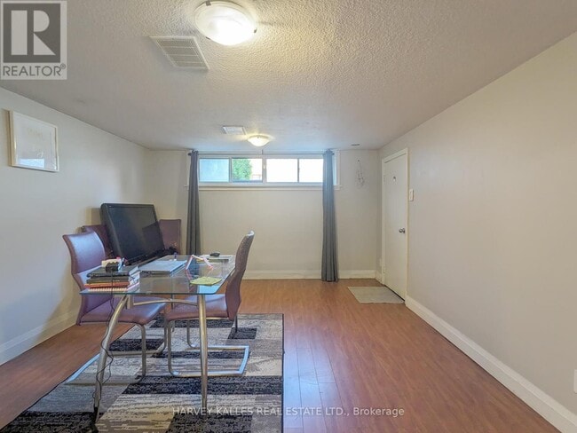 Building Photo - 242 Robina Ave