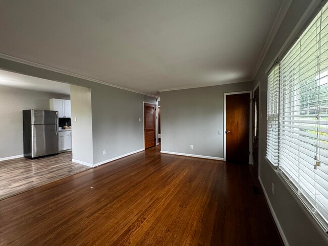 Building Photo - 136 Tartan Dr
