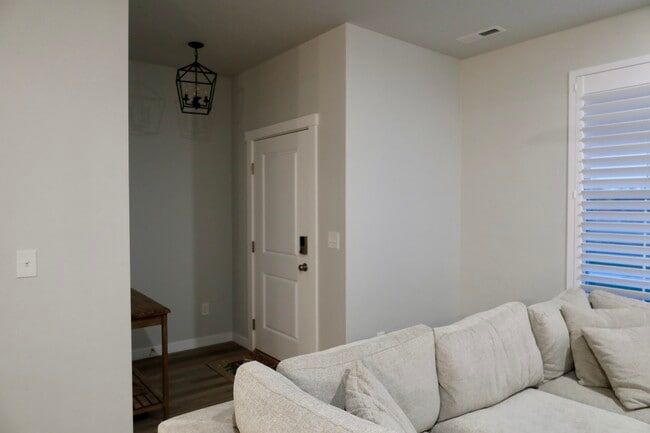 Foto del edificio - 8884 W Hill Rd Pkwy