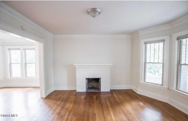 Building Photo - 2 Woodrow Ct