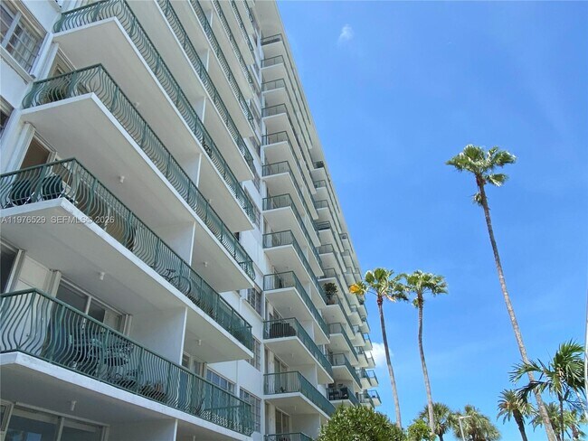 Building Photo - 1408 Brickell Bay Dr