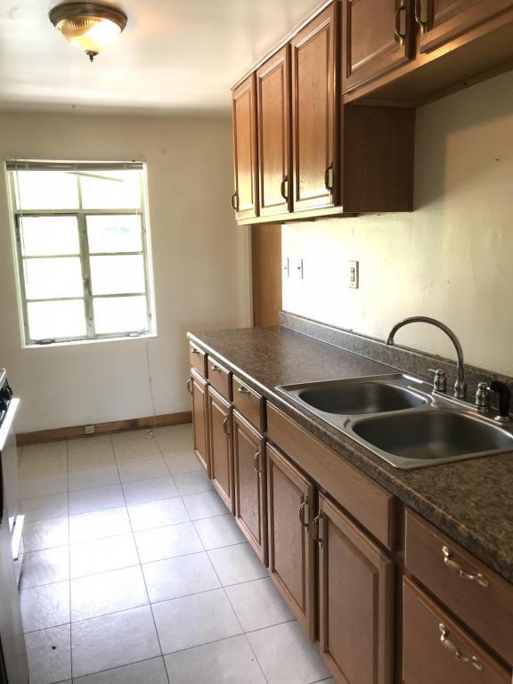 Building Photo - 1001 Vanburen  St  Apt 3 Clarksburg, WV 26301