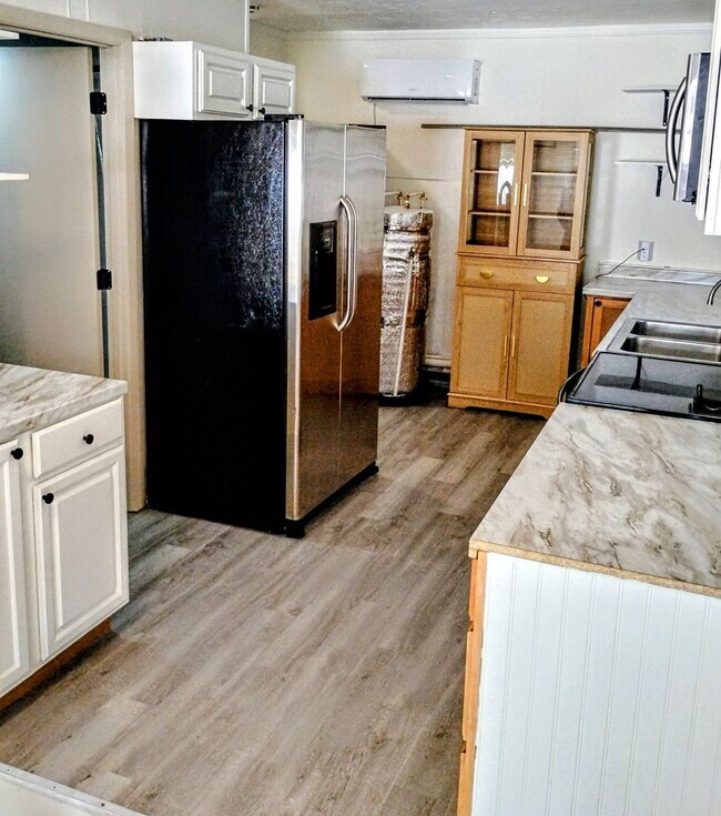 Building Photo - Studio Bungalow in Daytona Beach