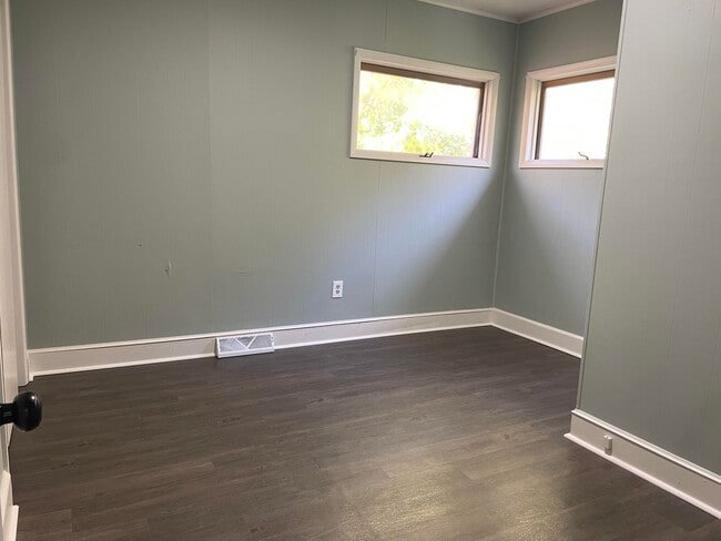 Foto del edificio - Inviting, Sunroom, Garage. PETS WELCOME