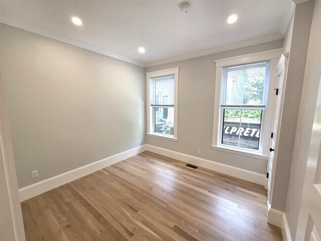 Building Photo - 170 Webster Ave