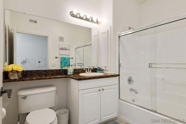 Foto del edificio - 9263 Regents Rd
