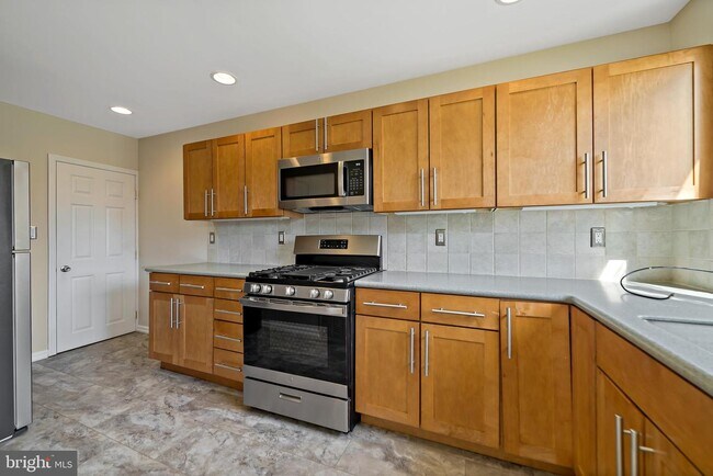 Foto del edificio - 8535 Forrest Ave