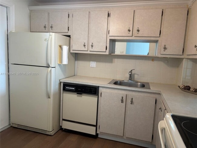 Foto del edificio - 200 Ashbury Rd