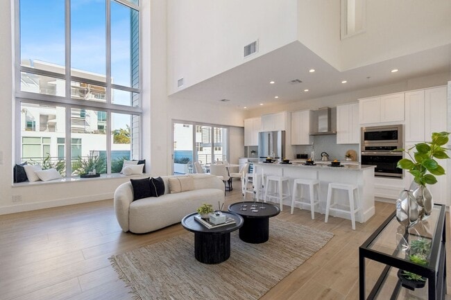 Building Photo - 1343 4th St