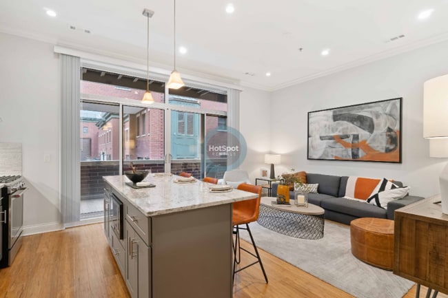 Photo - 1031 W Monroe St Apartment