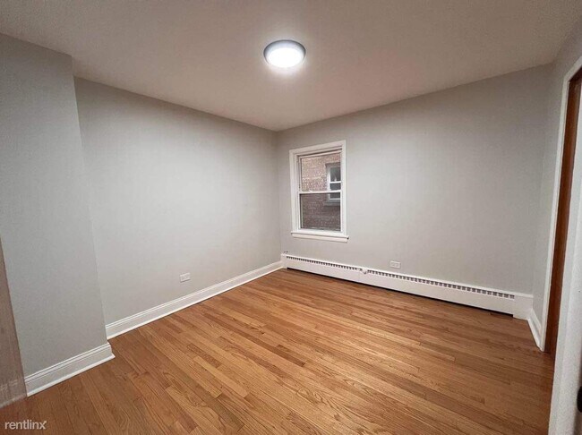 Foto del edificio - 3 br, 1 bath Triplex - 5955 South Kilbourn...