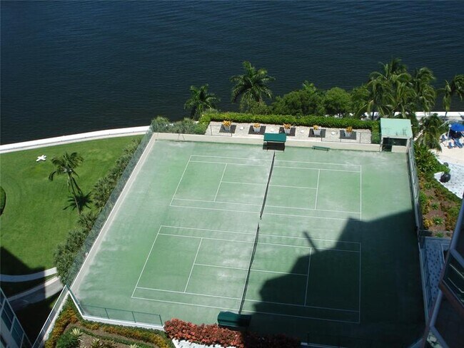 Foto del edificio - 3370 NE 190th St