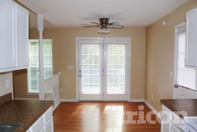 Building Photo - 223 Green Rose Rd