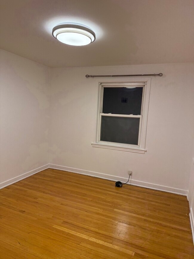 Foto del edificio - 8115 Kilpatrick Ave