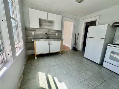 Primary Photo - 6 Woodlawn St
