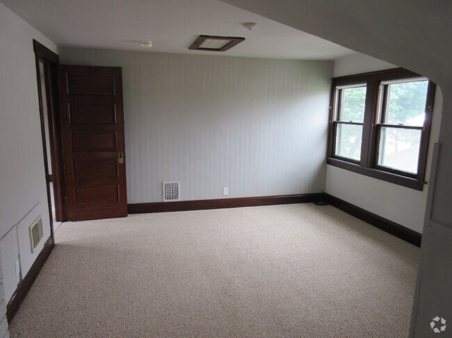 Building Photo - 210 Frame Ave
