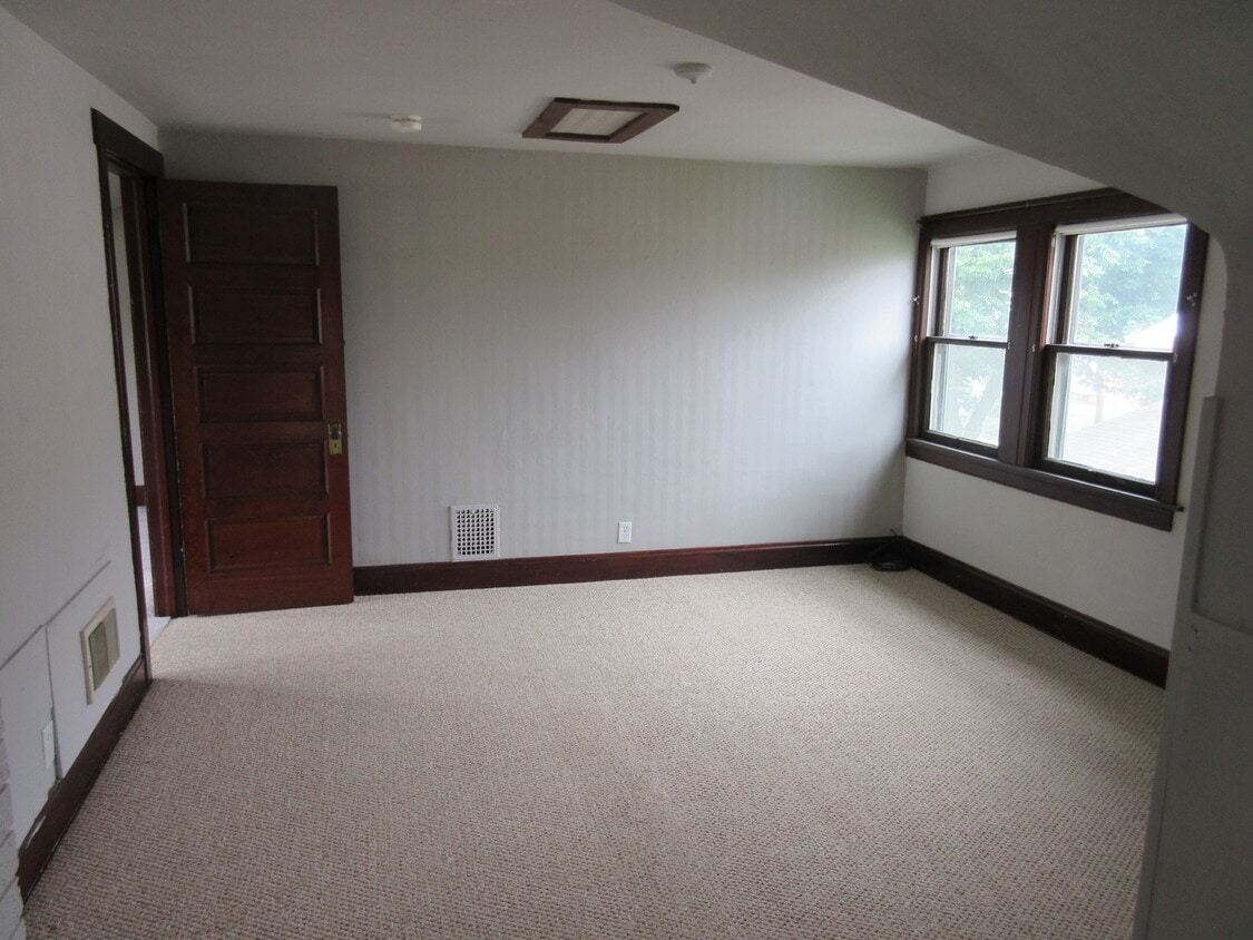 Front room - 210 Frame Ave