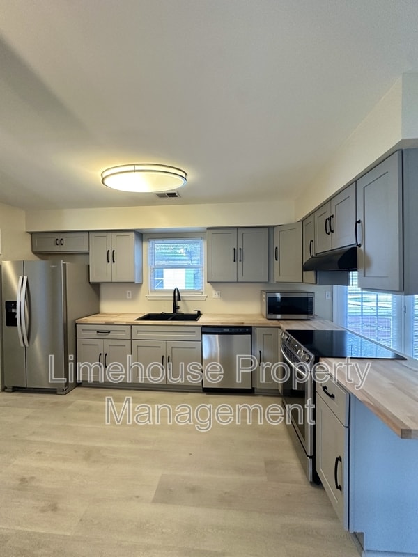 Building Photo - 1273 Nesbitt Dr