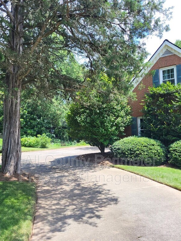 Photo - 2551 Tanager Ct NE House