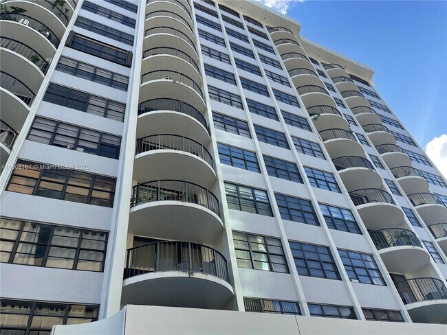Foto del edificio - 66 Valencia Ave