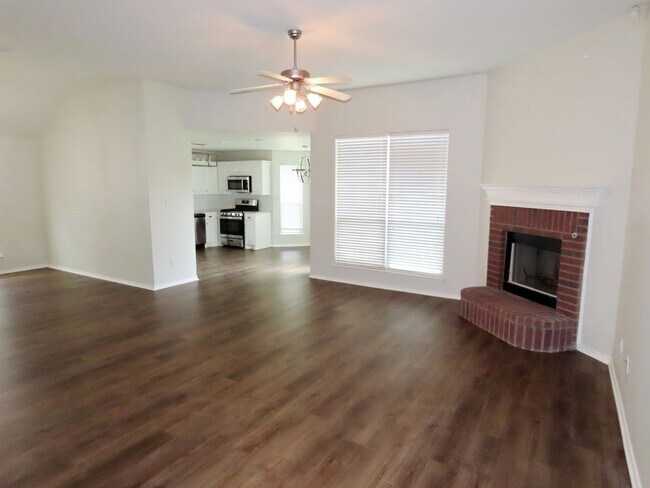 Building Photo - South Tyler - Beautiful 3 Bedroom, 2 Bath ...