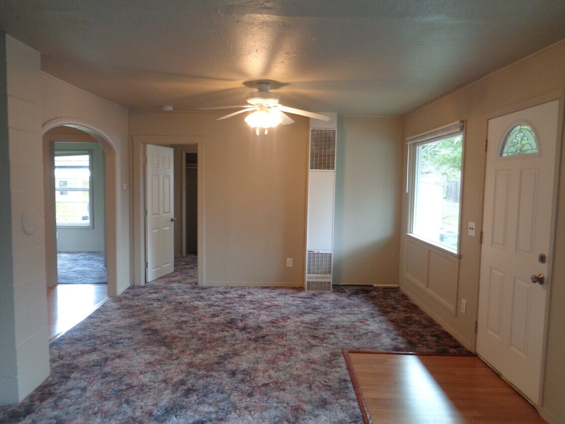 Foto principal - 2530 Birch St