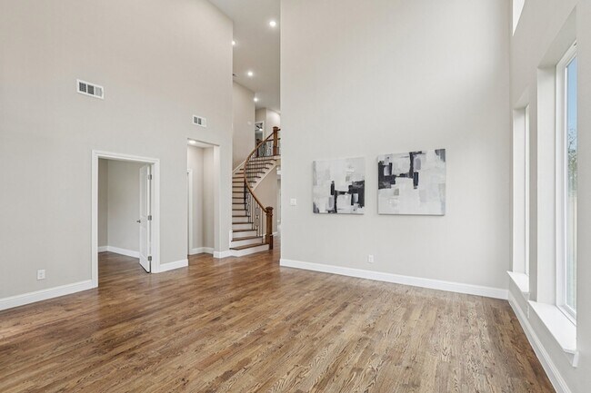 Foto del edificio - 1713 Highland Dr W