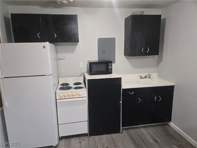 Foto del edificio - 409 W Van Buren Ave