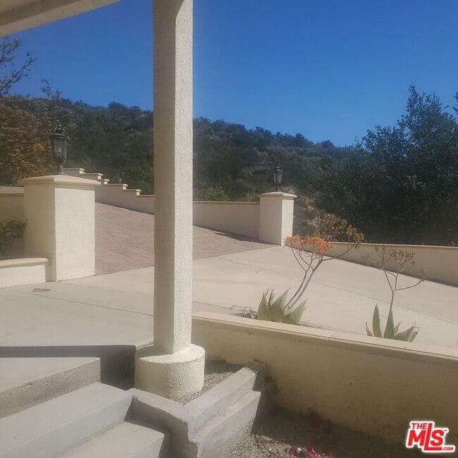 Building Photo - 42100 Parado Del Sol Dr