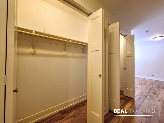 Building Photo - 555 W Arlington Pl