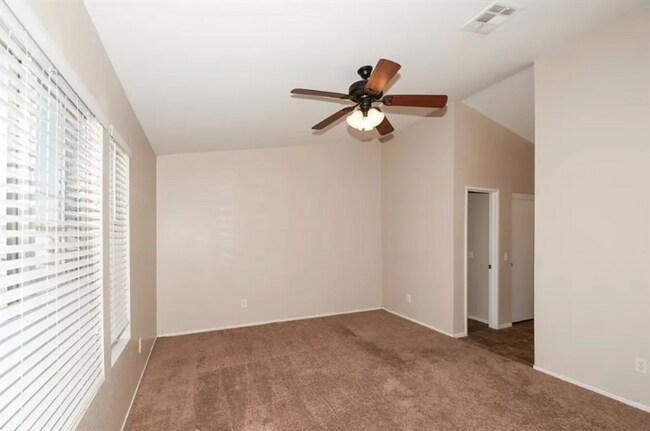 Foto del edificio - 5434 Ragged Robin Ct