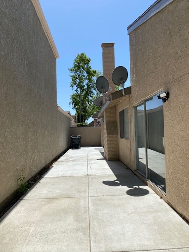 Foto del edificio - Available July 1, 2025!  A SFR for under $...