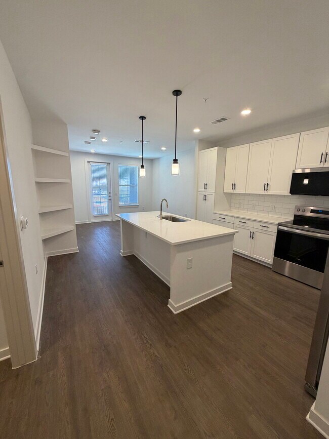 Building Photo - 1900 Interstate 20 Apt #6106, Grand Prairie, TX 75052 - 1 BR 1 BA condo