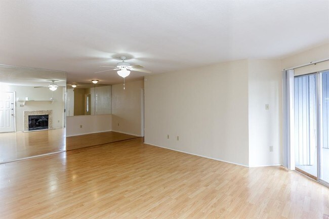 Building Photo - 9797 Leawood Blvd