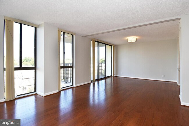 Building Photo - 6800 Fleetwood Rd
