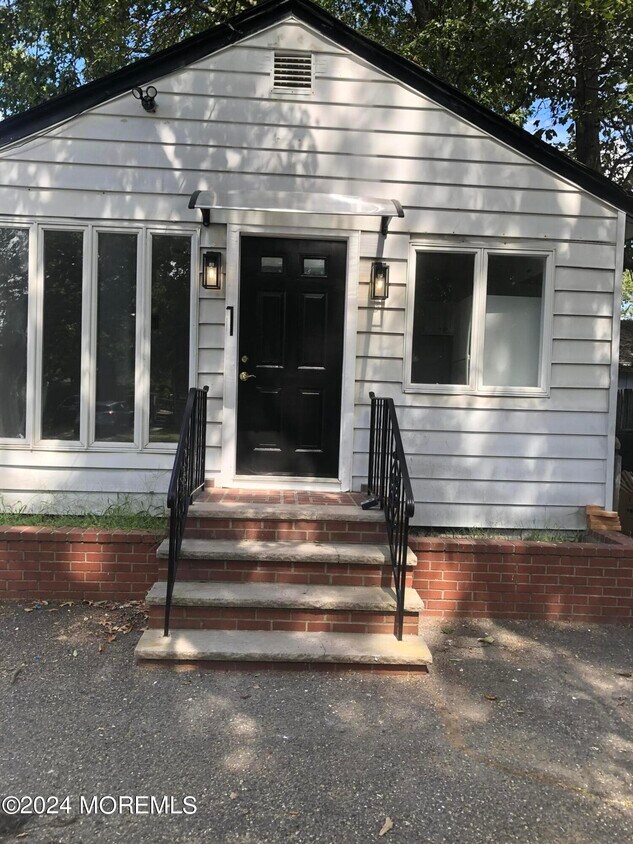 Primary Photo - 974 Lynnwood Ave