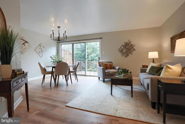 Foto del edificio - 1102 Coventry Pointe Ln