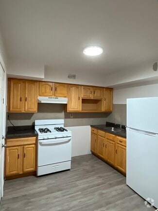 Building Photo - 18 Skyline Dr